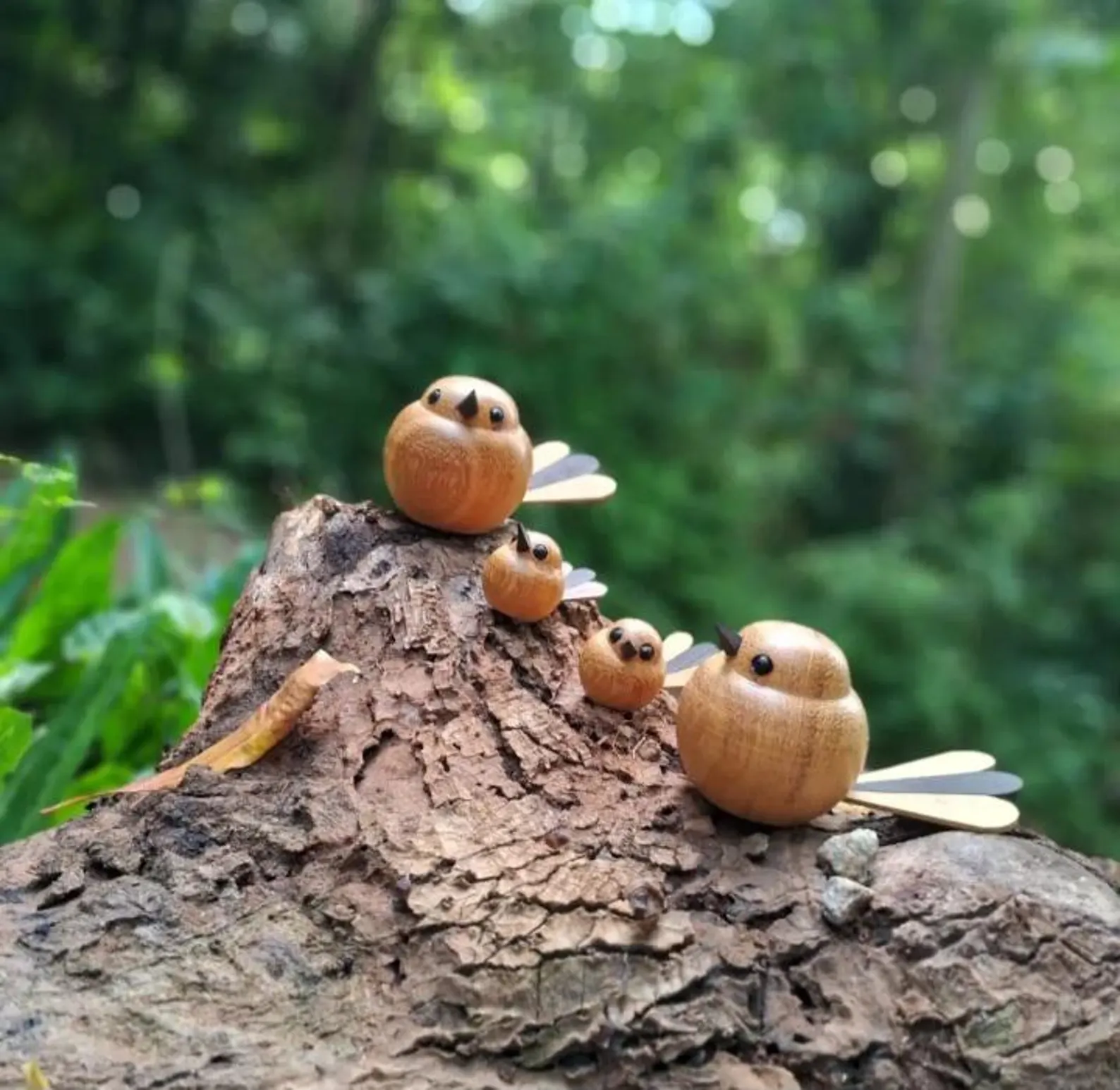 Charming Wooden Bird Family Handcrafted Home Decor & Thoughtful Gift for Bird Lovers - Image 3